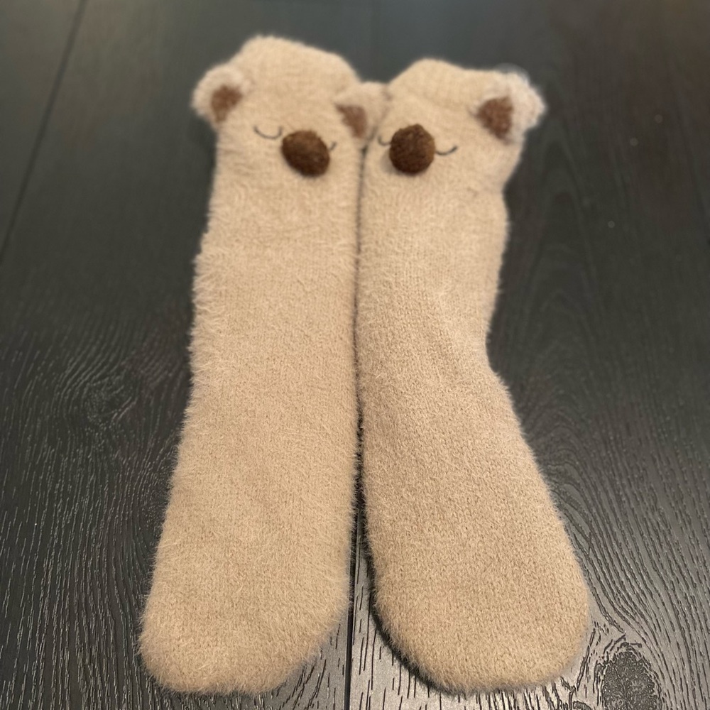 NWOT- Cute Bear Face Fuzzy Socks- super thick fuzzy lining